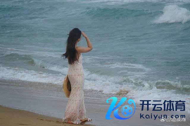 李想想送新春道贺 海边度假展缓和