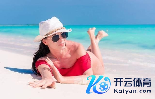 李想想送新春道贺 海边度假展缓和